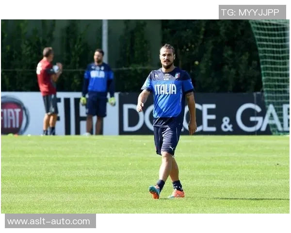 足球明星维埃里心中的偶像是谁揭秘他的足球启蒙与崇拜之路 足球明星维埃里心中的偶像是谁揭秘他的足球启蒙与崇拜之路